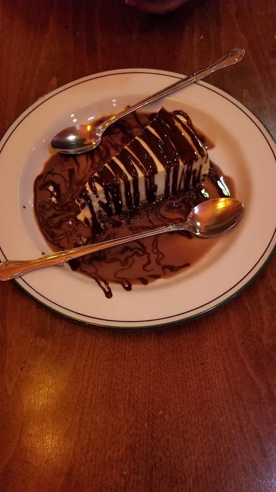 French Vanilla Cheesecake with Chocolate